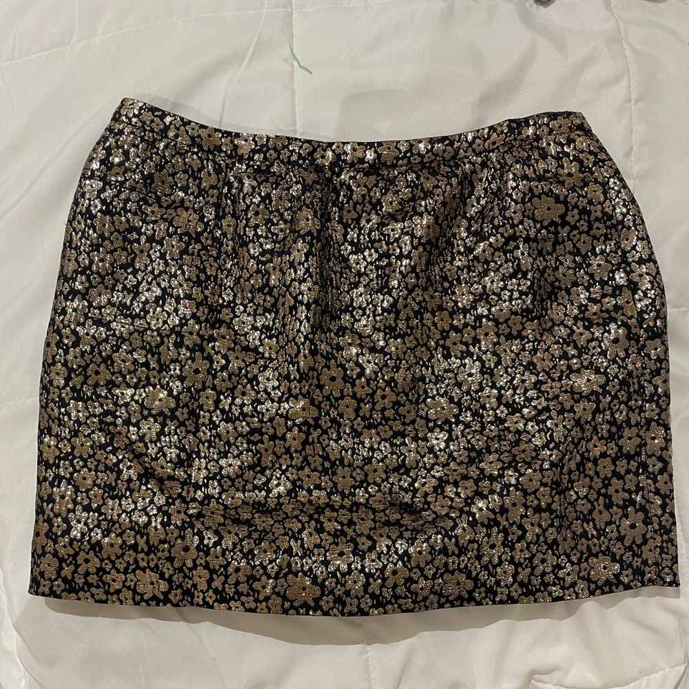 Black and gold high waist mini skirt.